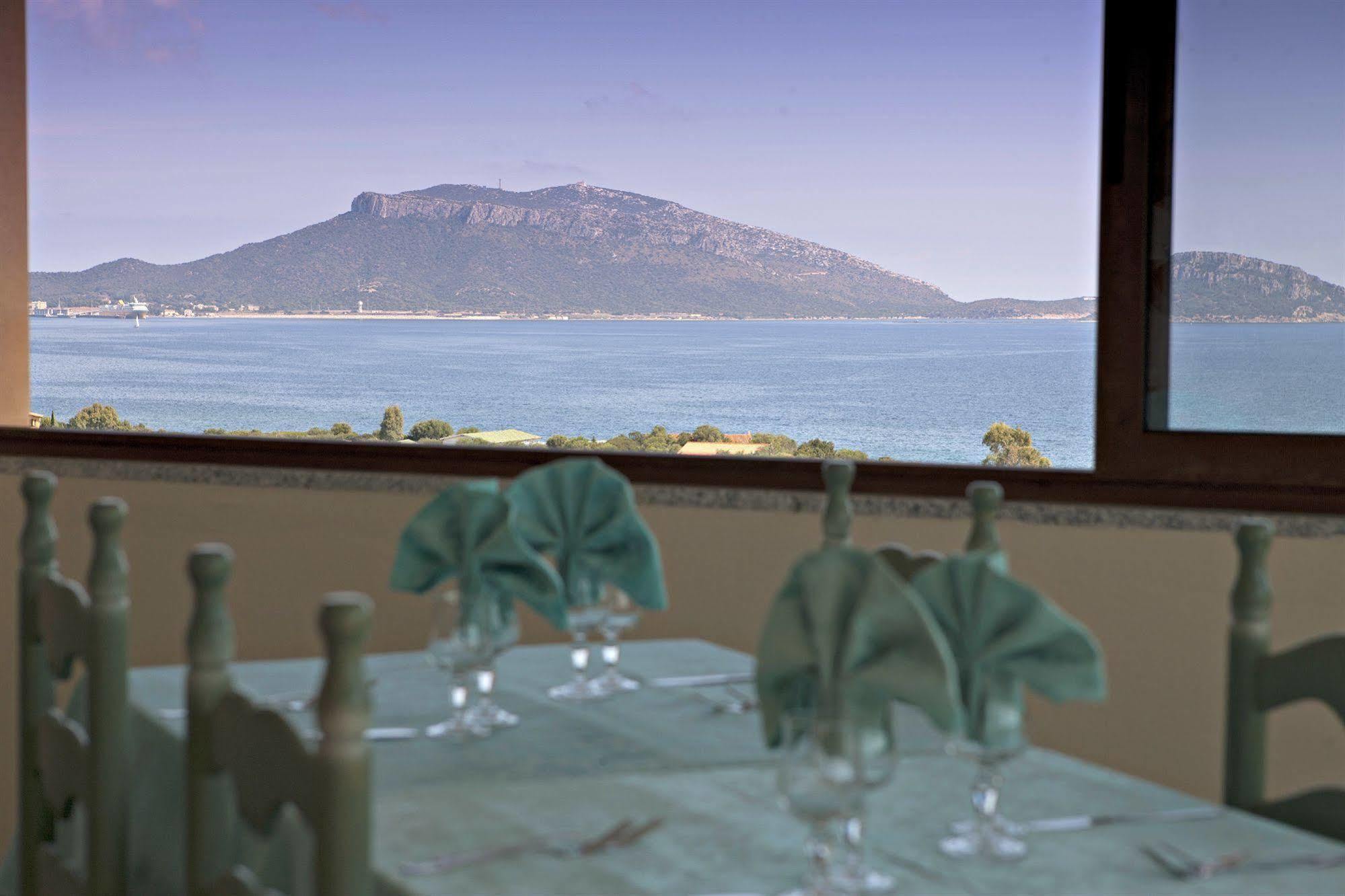 Club Hotel Baia Aranzos Golfo Aranci Exterior photo