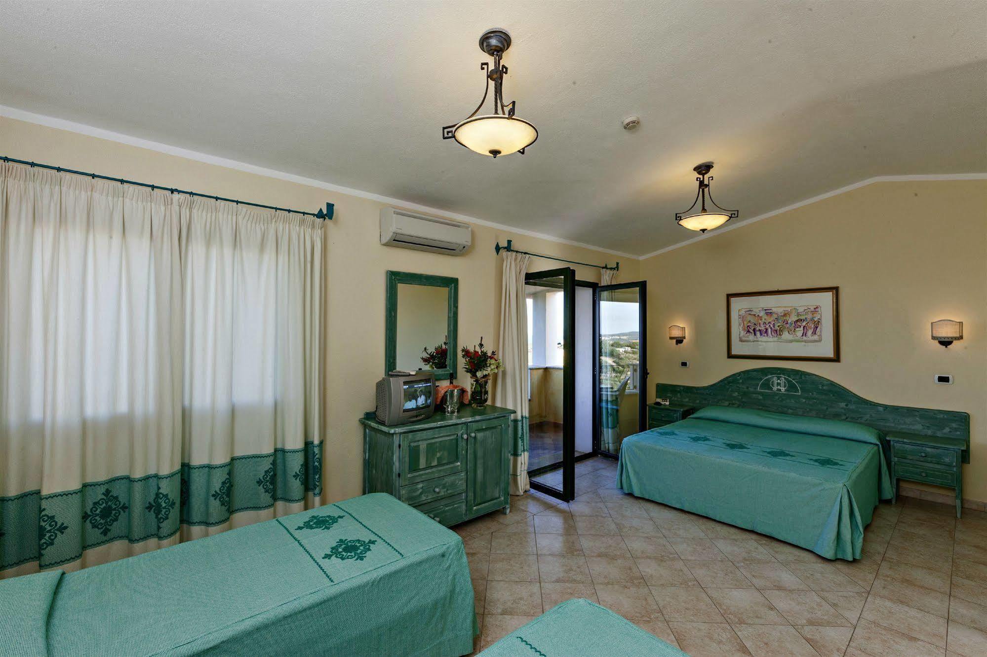 Club Hotel Baia Aranzos Golfo Aranci Exterior photo